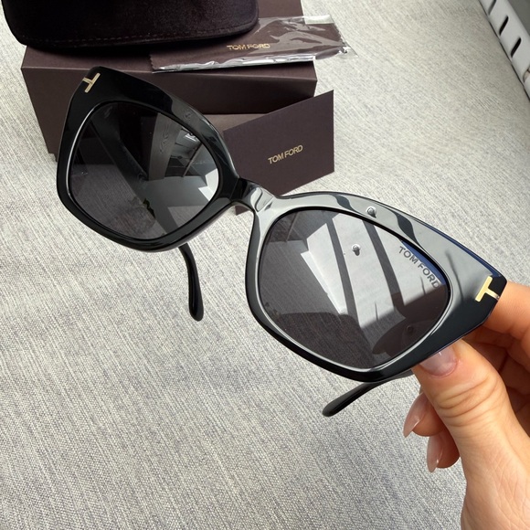 NIB Tom Ford Women’s ‘Juliette’ Sunglasses Black - Picture 7 of 7